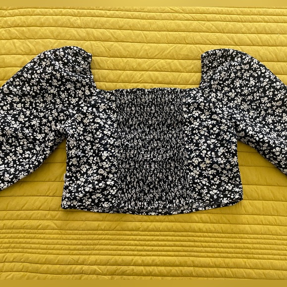 Levi’s Puff Sleeve floral top Size Large - Picture 3 of 4